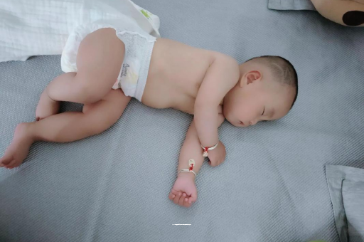 鄢陵怎样教宝宝爬